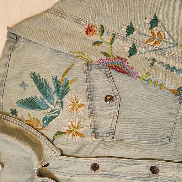 Johnny Was Denim Jean Jacket Oversized Shirt Embroidered Button Front XL Vintage - Picture 2 of 11
